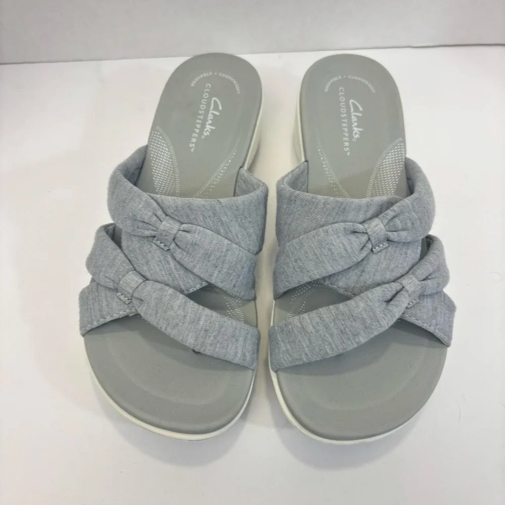 NEW Clarks Cloudsteppers Wedge Sandals Womens Size 7M Gray Thong Comfort Knit